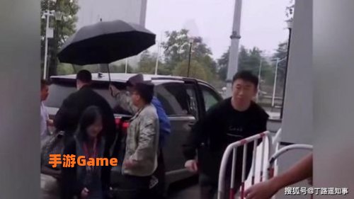 保安没给杨迪打伞
